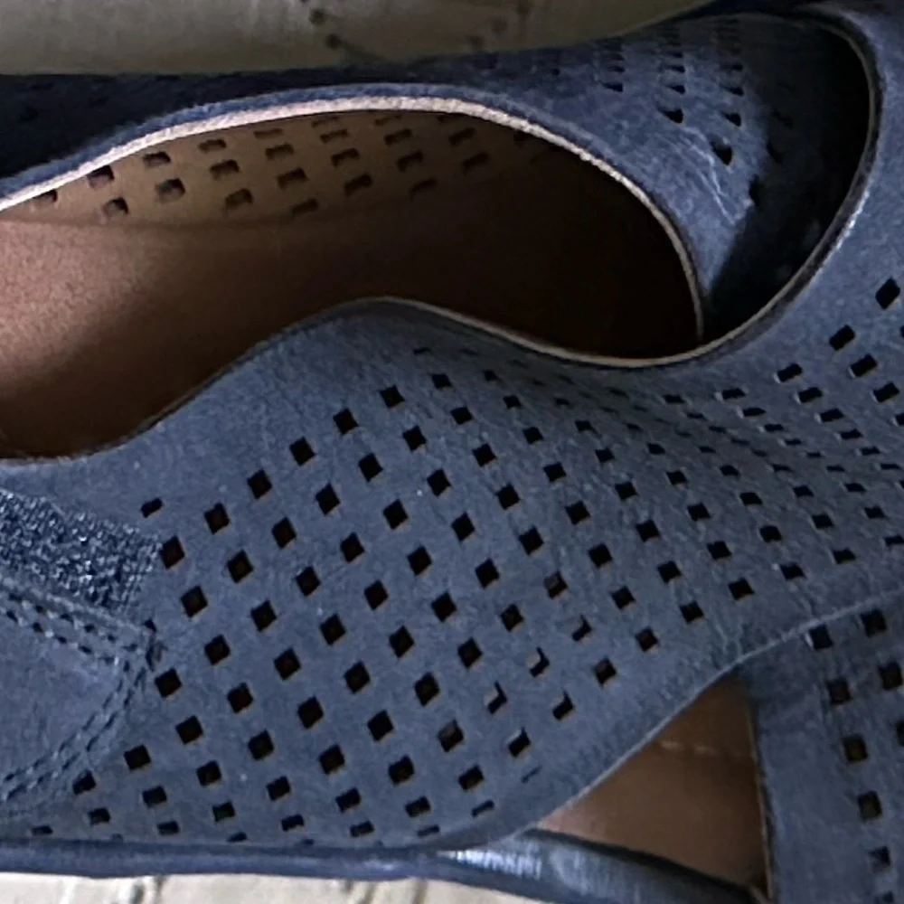 Clarks criss cross